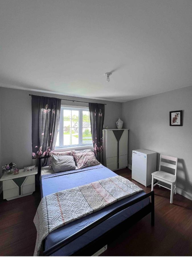 Maison Chaleureuse, Energetique Et Florale Sherbrooke Eksteriør bilde