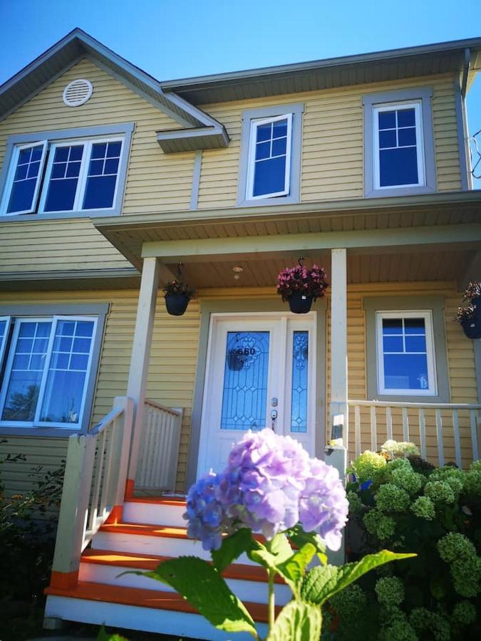 Maison Chaleureuse, Energetique Et Florale Sherbrooke Eksteriør bilde