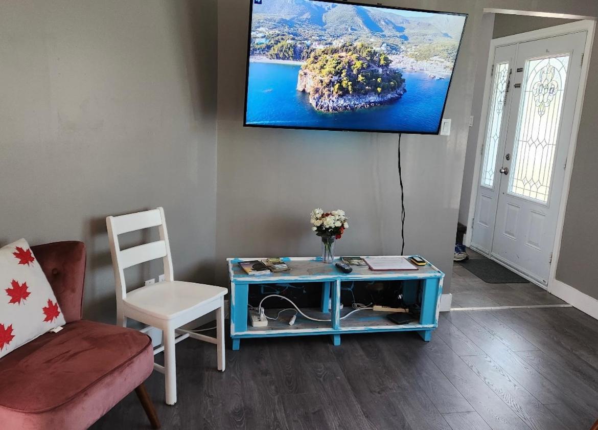 Maison Chaleureuse, Energetique Et Florale Sherbrooke Eksteriør bilde