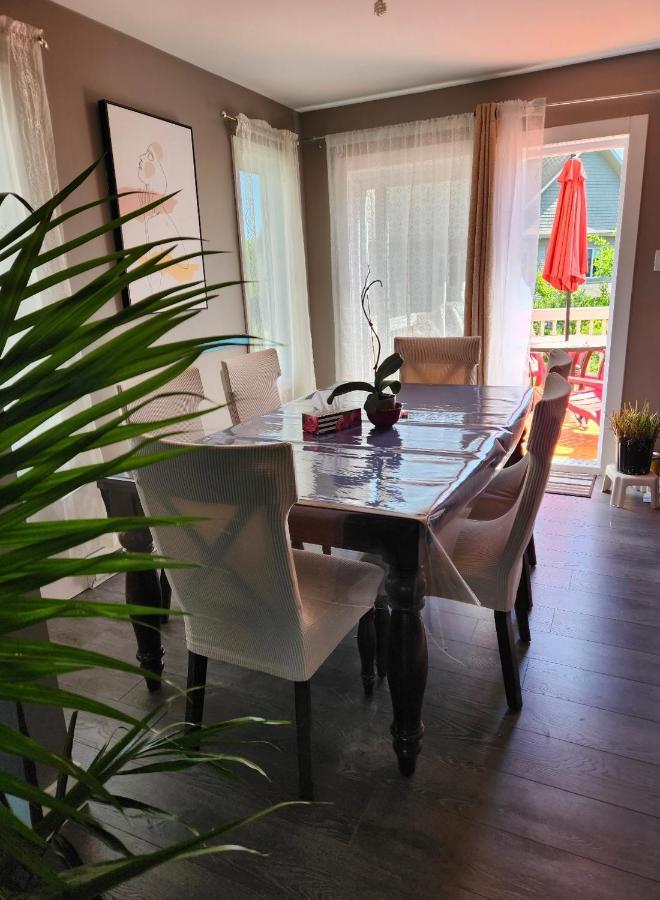 Maison Chaleureuse, Energetique Et Florale Sherbrooke Eksteriør bilde