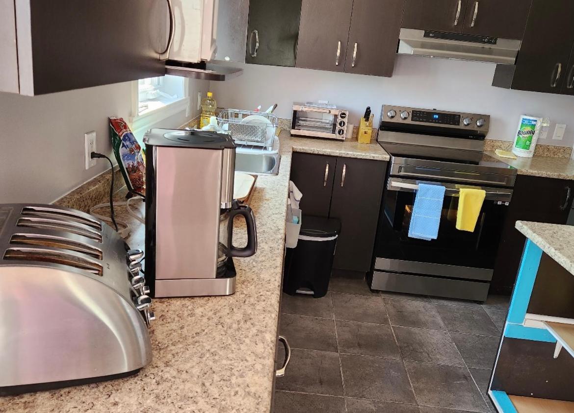 Maison Chaleureuse, Energetique Et Florale Sherbrooke Eksteriør bilde