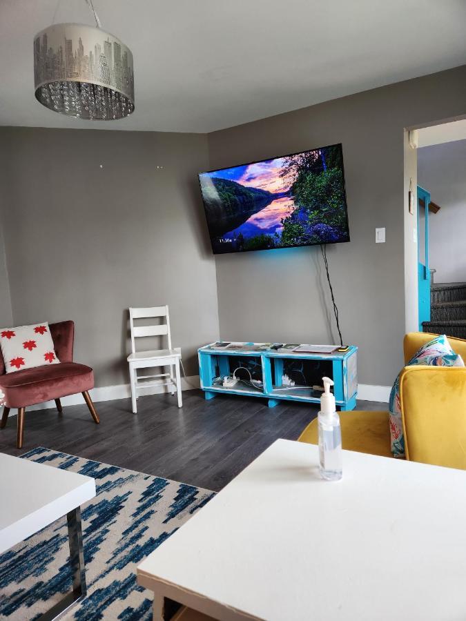 Maison Chaleureuse, Energetique Et Florale Sherbrooke Eksteriør bilde
